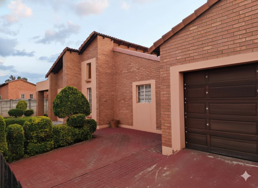 3 Bedroom Property for Sale in Protea Park North West